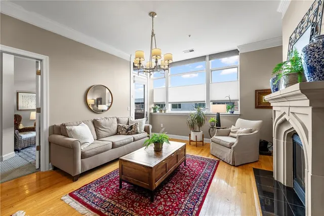 $344,600 | 2929 McGee Trafficway, Unit 305, Kansas City, MO 64108