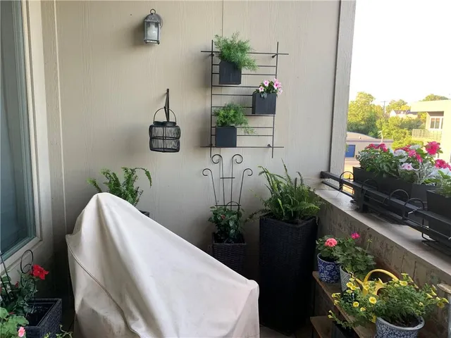 $344,600 | 2929 McGee Trafficway, Unit 305, Kansas City, MO 64108