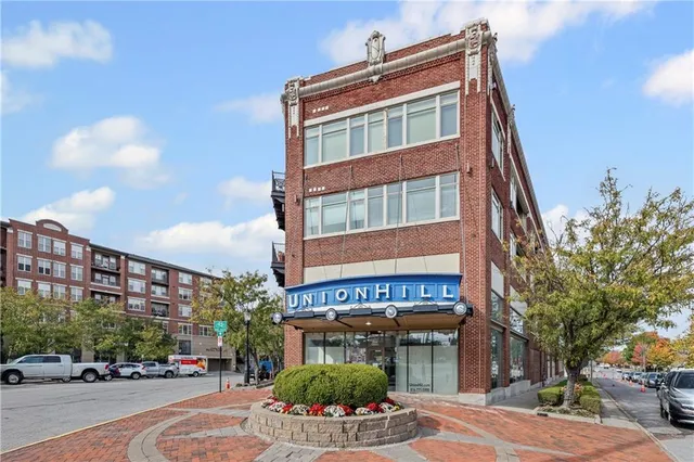 $344,800 | 2929 McGee Trafficway, Unit 305, Kansas City, MO 64108