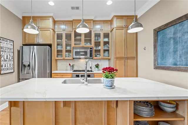 $344,800 | 2929 McGee Trafficway, Unit 305, Kansas City, MO 64108