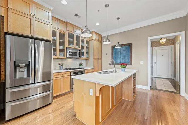 $344,600 | 2929 McGee Trafficway, Unit 305, Kansas City, MO 64108