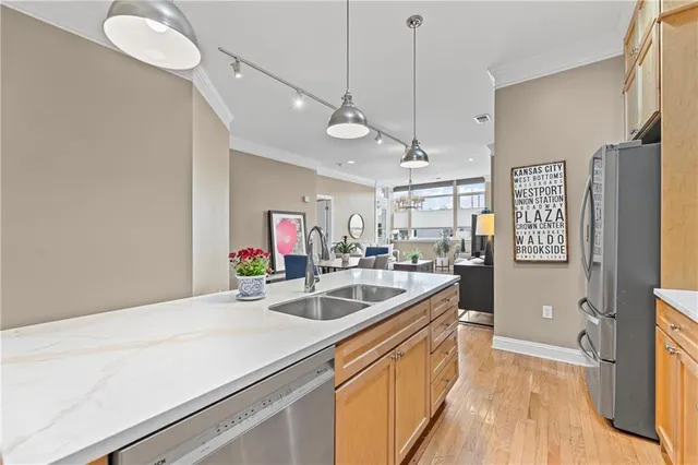 $344,600 | 2929 McGee Trafficway, Unit 305, Kansas City, MO 64108