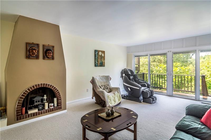 2420 Marbury Road Pittsburgh, PA 15221 - Photo 2 of 25 Gallery Image 2