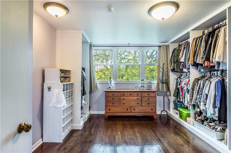 2420 Marbury Road Pittsburgh, PA 15221 - Photo 11 of 25 Gallery Image 11