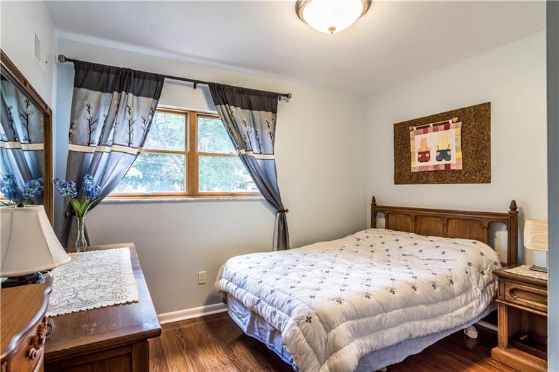 2420 Marbury Road Pittsburgh, PA 15221 - Photo 21 of 25 Gallery Image 21