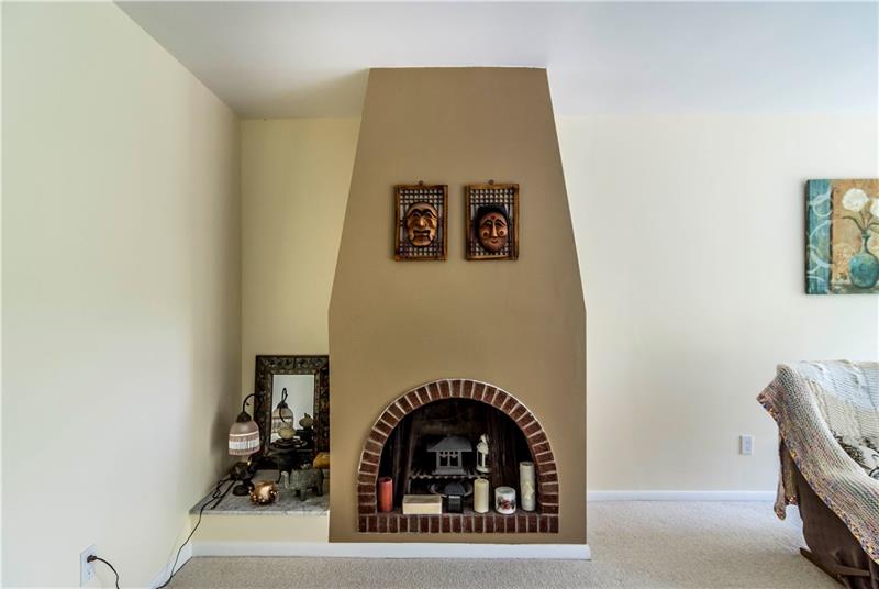 2420 Marbury Road Pittsburgh, PA 15221 - Photo 4 of 25 Gallery Image 4
