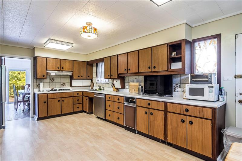 2420 Marbury Road Pittsburgh, PA 15221 - Photo 7 of 25 Gallery Image 7
