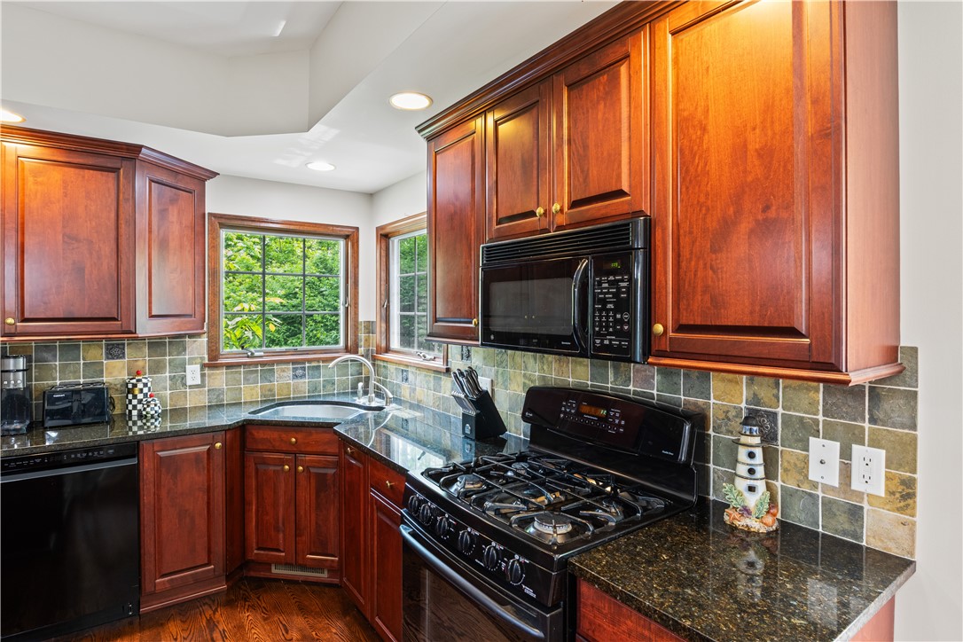 1127 Canopy Trail Webster, NY 14580 - Photo 19 of 50