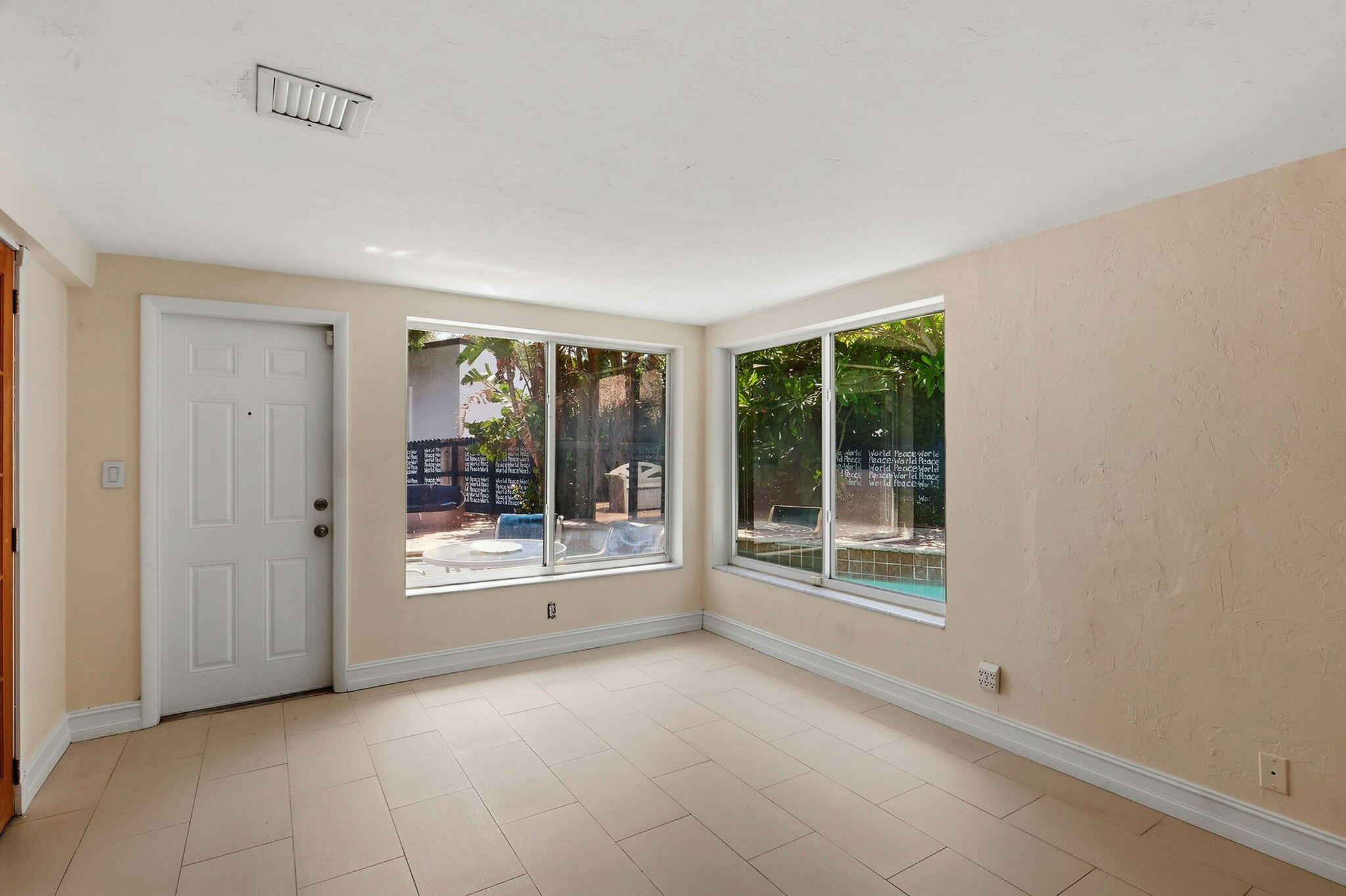 425 Northeast 20th Street Boca Raton, FL 33431 - Photo 13 of 35 13-web-or-mls-040_0E2A4451