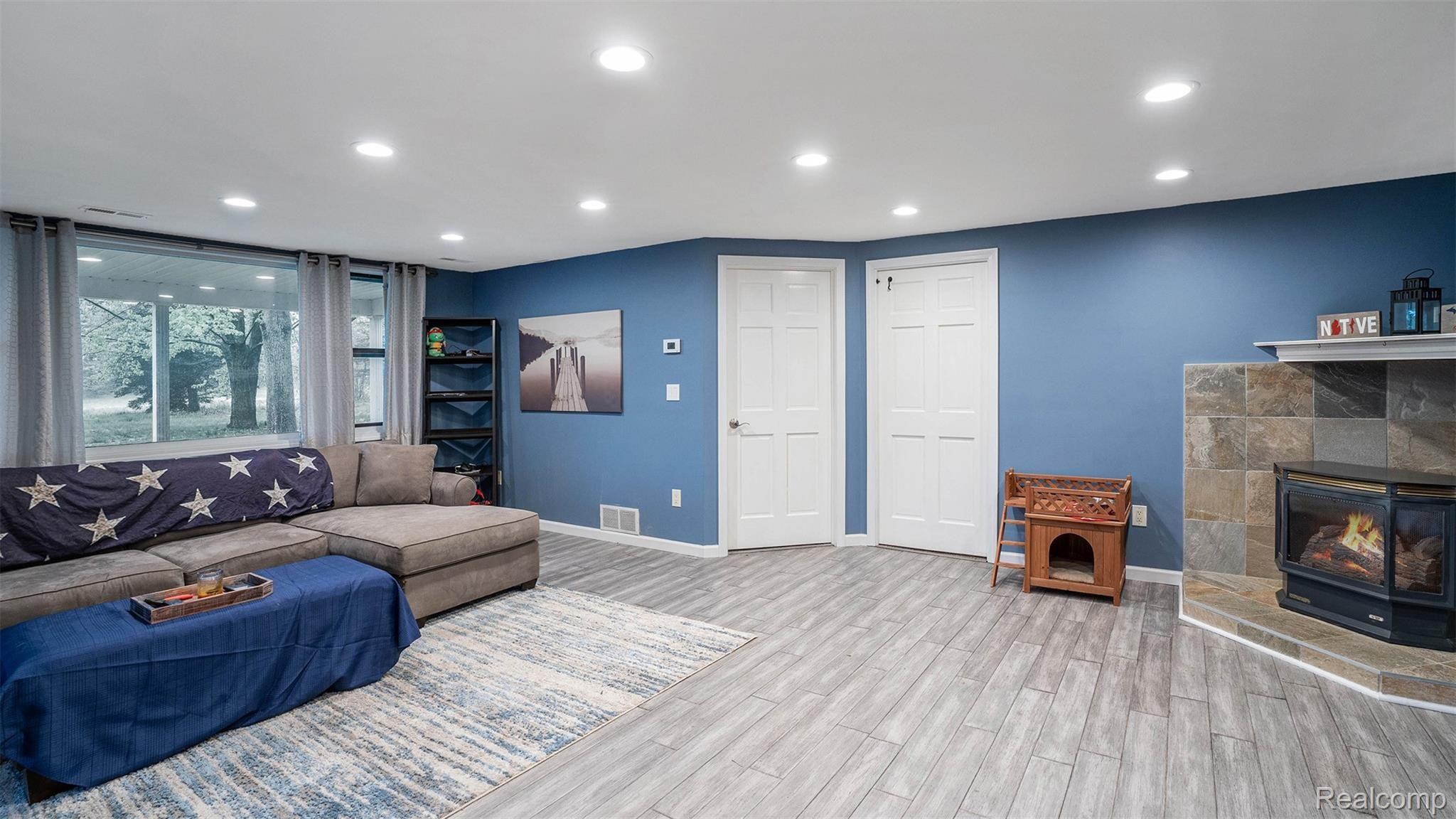 4160 Chilson Road Howell, MI 48843 - Photo 3 of 24 1.jpg