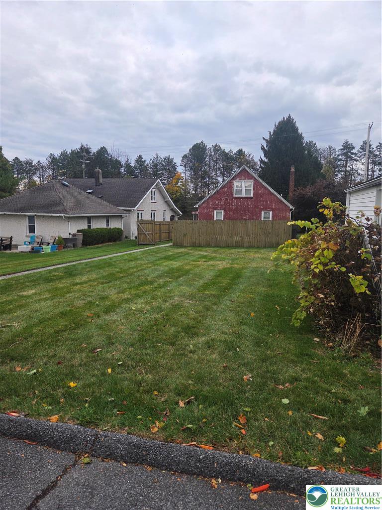 511 East Lawn Road Nazareth, PA 18064 - Photo 3 of 43 Gallery Image 3