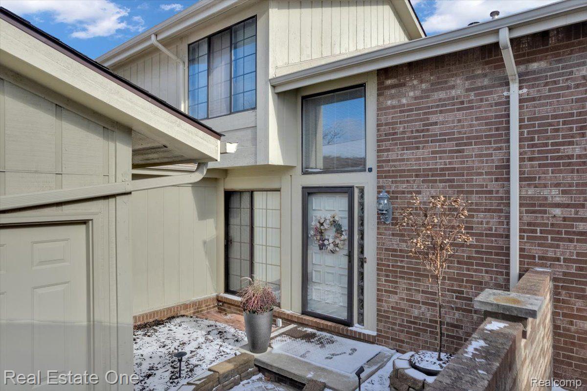 13 Kirks Court Rochester, MI 48309 - Photo 1 of 19 Gallery Image 1