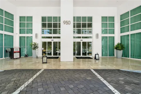 $379,000 | 950 Brickell Bay Drive, Unit 802, Miami, FL 33131