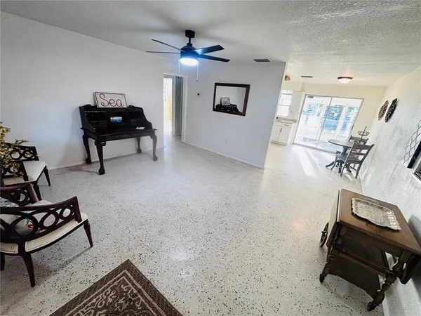 $1,950 | 6125 Beacon Point Drive, Weeki Wachee, FL 34607