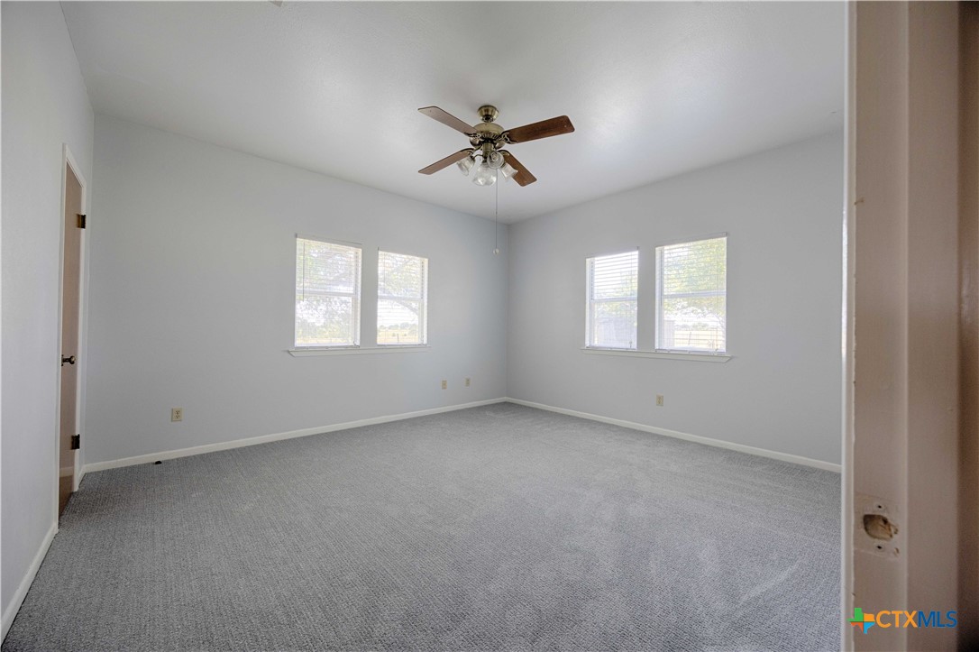 3814 Maeker Road Flatonia, TX 78941 - Photo 19 of 28 an empty room with windows and fan