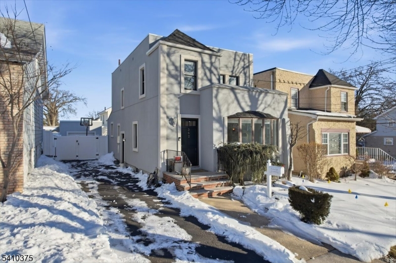 362 Crawford Terrace Union, NJ 07083 - Photo 4 of 35