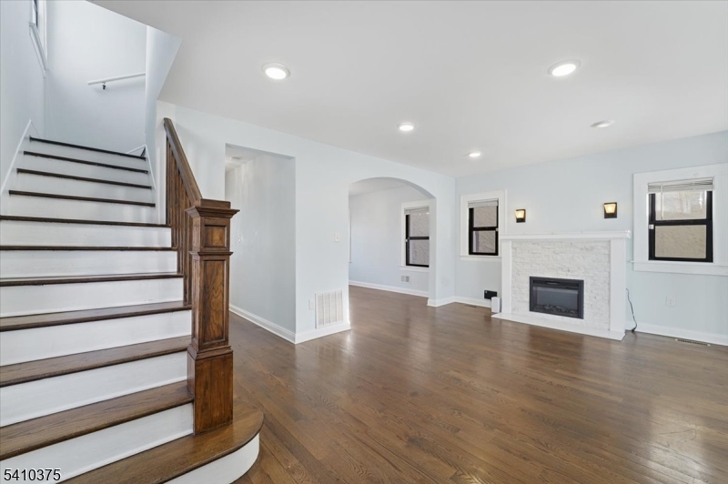 362 Crawford Terrace Union, NJ 07083 - Photo 9 of 35