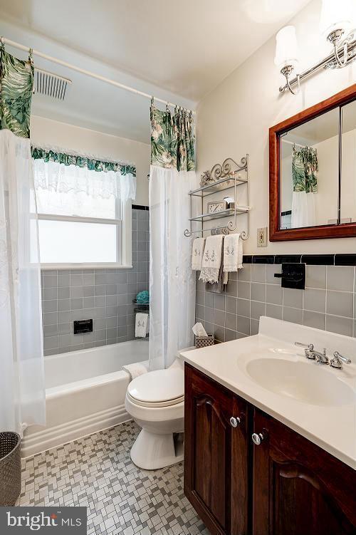 606 Kingsley Road Southwest Vienna, VA 22180 - Photo 30 of 45