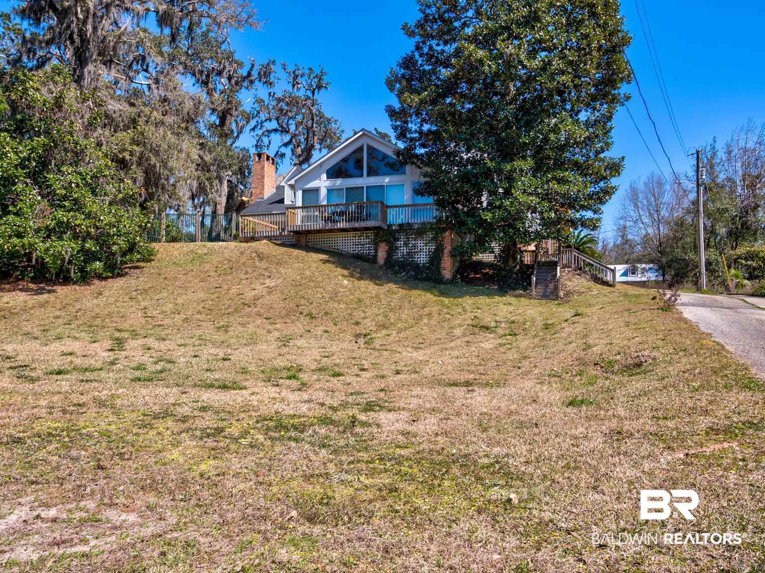 6401 Thompson Lane Daphne, AL 36526 - Photo 2 of 38 Deck facing the bay