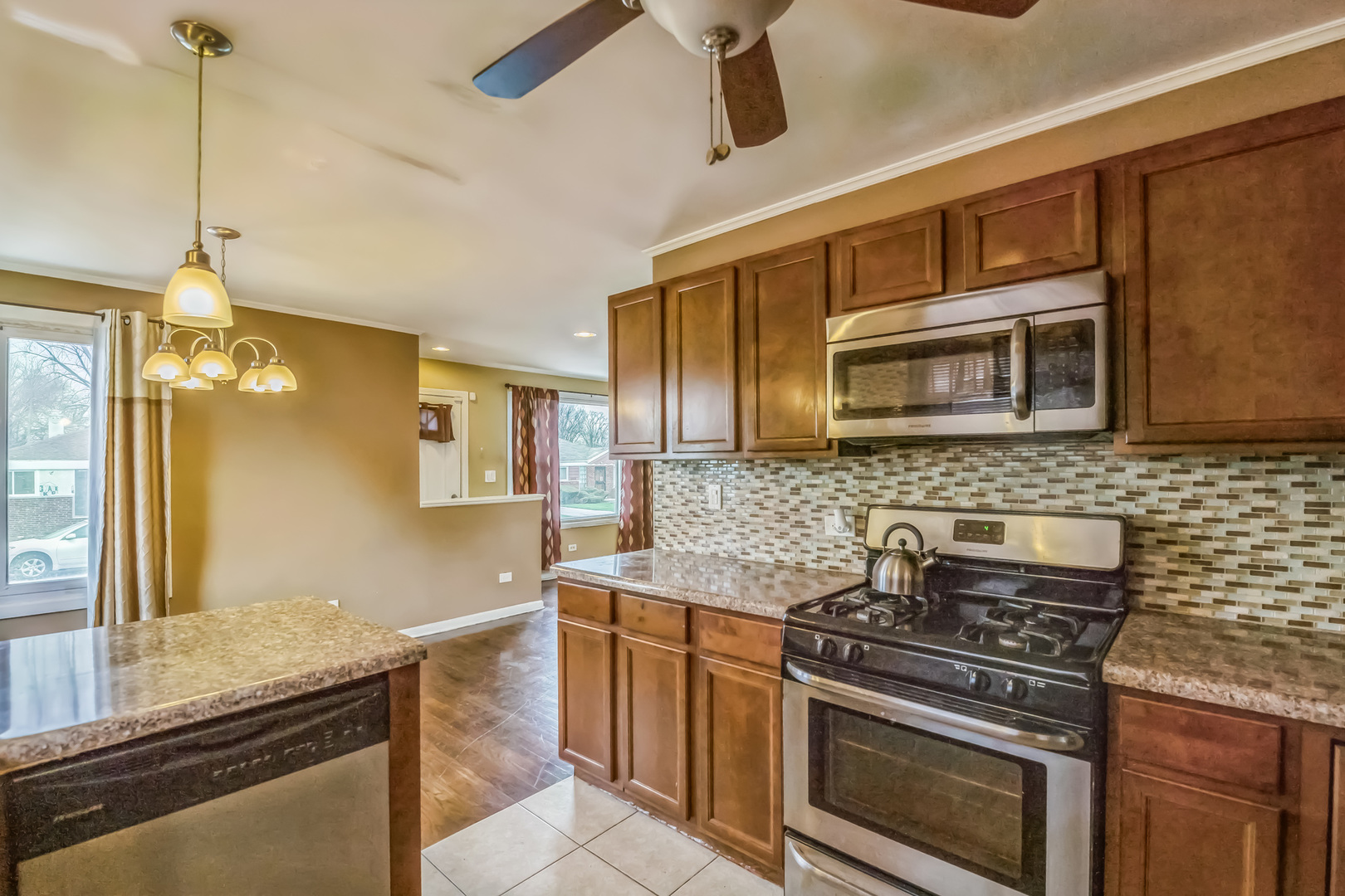 12817 South Racine Avenue Chicago, IL 60827 - Photo 4 of 15