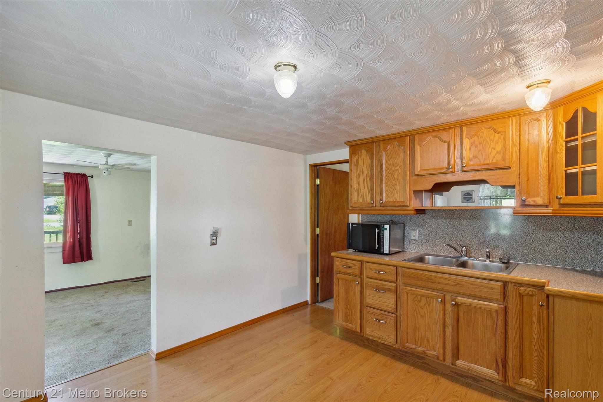 2424 South Vassar Road Burton, MI 48519 - Photo 16 of 41 Gallery Image 16
