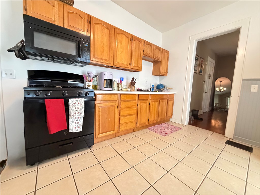 39 Edmonds Street Rochester, NY 14607 - Photo 11 of 25 Downstairs Unit