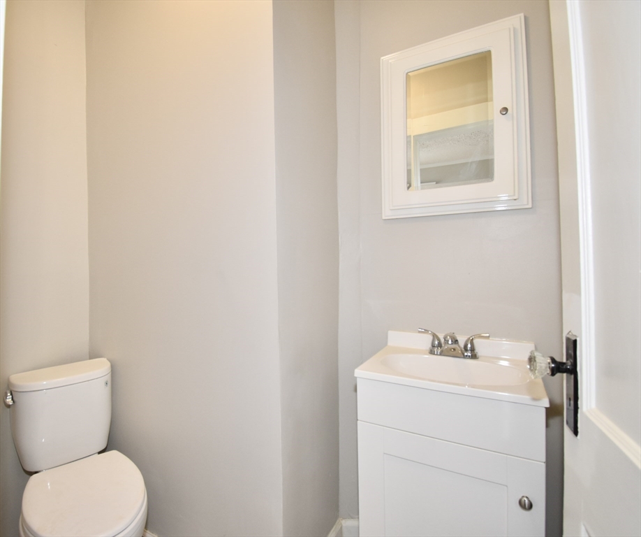 34 Castle Street Springfield, MA 01118 - Photo 17 of 39