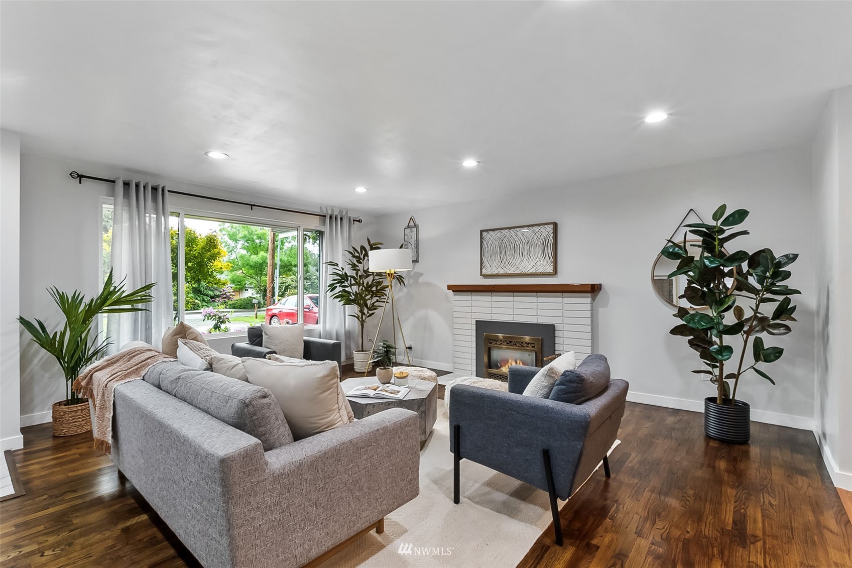 657 Hoquiam Avenue Northeast Renton, WA 98059 - Photo 6 of 24 Gallery Image 6