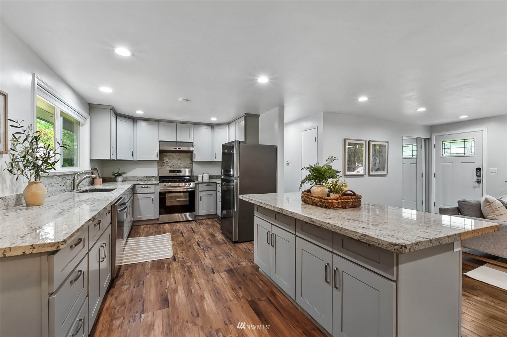 657 Hoquiam Avenue Northeast Renton, WA 98059 - Photo 8 of 24 Gallery Image 8