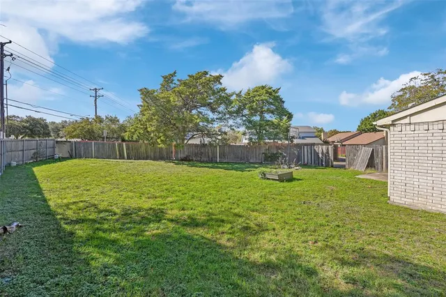 $2,250 | 1011 Elk Grove Drive, Richardson, TX 75081