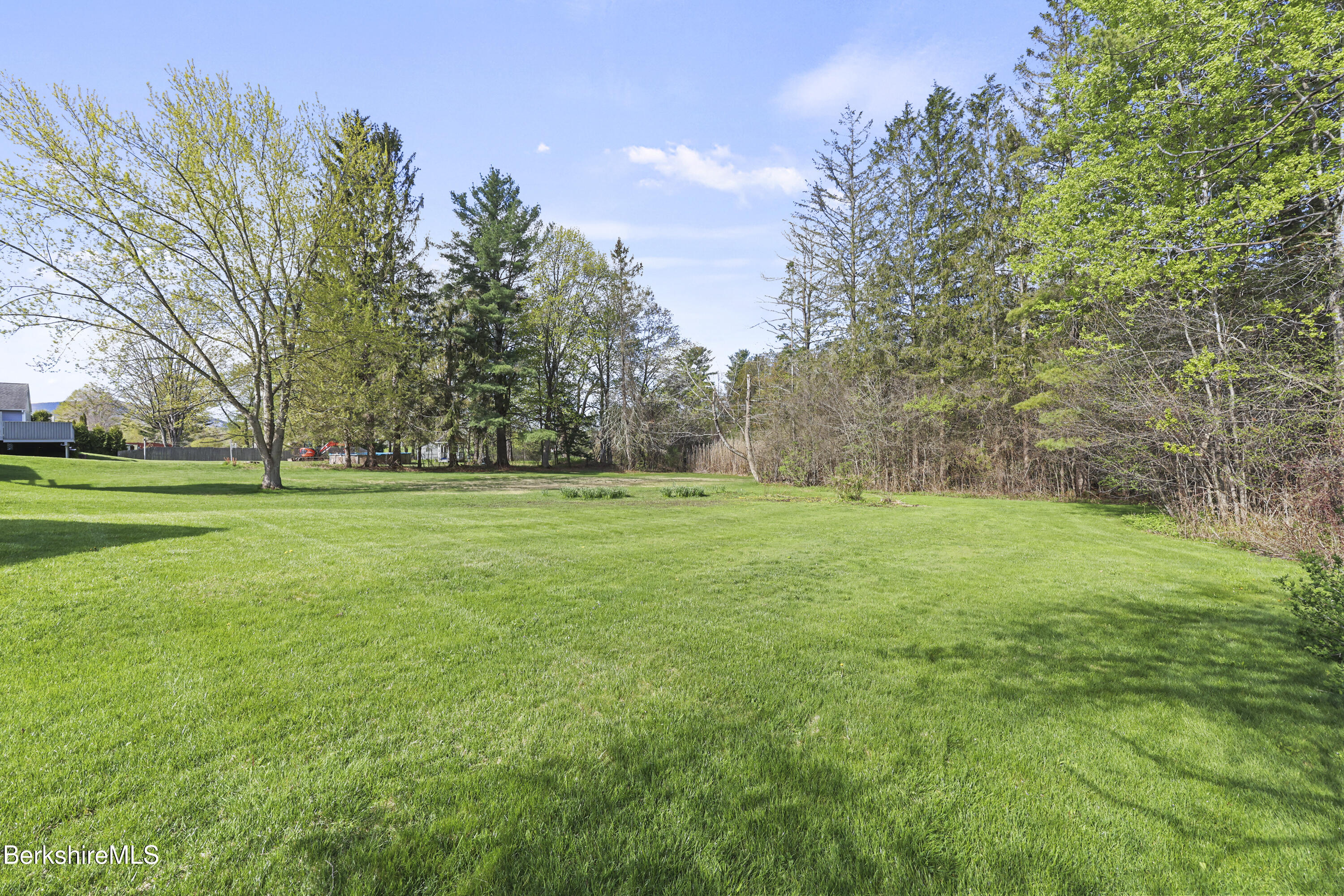 194 Eleanor Road Pittsfield, MA 01201 - Photo 34 of 39 190 Back Yard