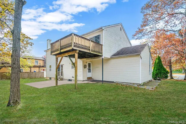 a view of a back yard of the house