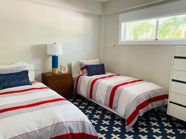 203 Atlantic Boulevard, Unit 203 Key Largo, FL 33037 - Photo 32 of 41 a bedroom with bed and window