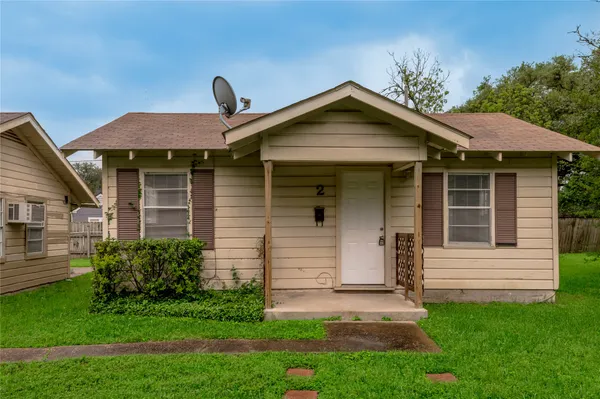 $875 | 700 Gray Street, Unit 2, Huntsville, TX 77320