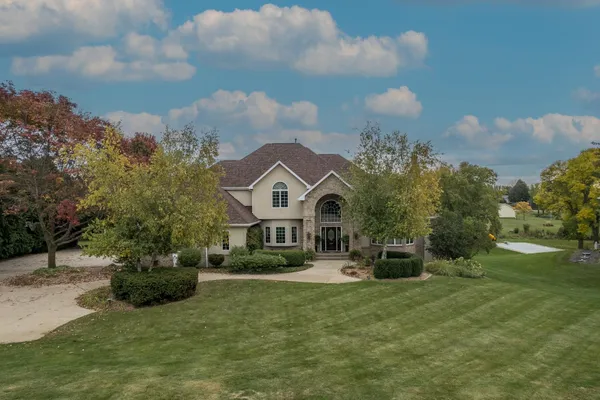 $945,000 | W7373 Spring Valley Drive, Greenville, WI 54942