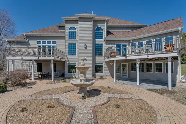 $945,000 | W7373 Spring Valley Drive, Greenville, WI 54942