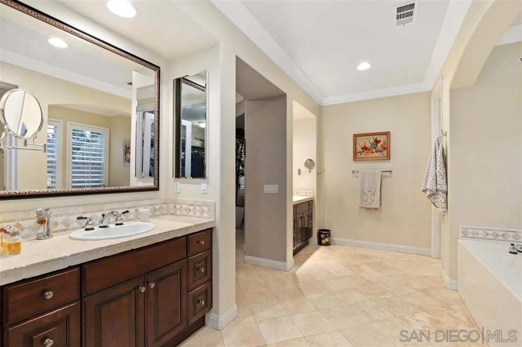 2574 Discovery Road Carlsbad, CA 92009 - Photo 17 of 25 Gallery Image 17