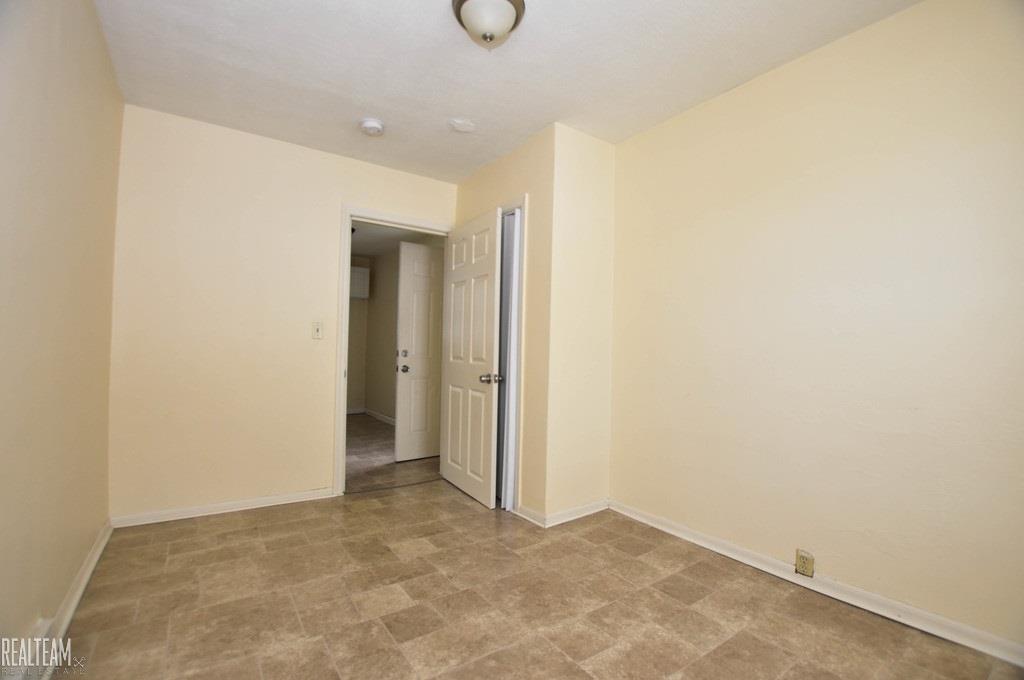 16258 Frazho Road Roseville, MI 48066 - Photo 12 of 28 31323088-11.JPG
