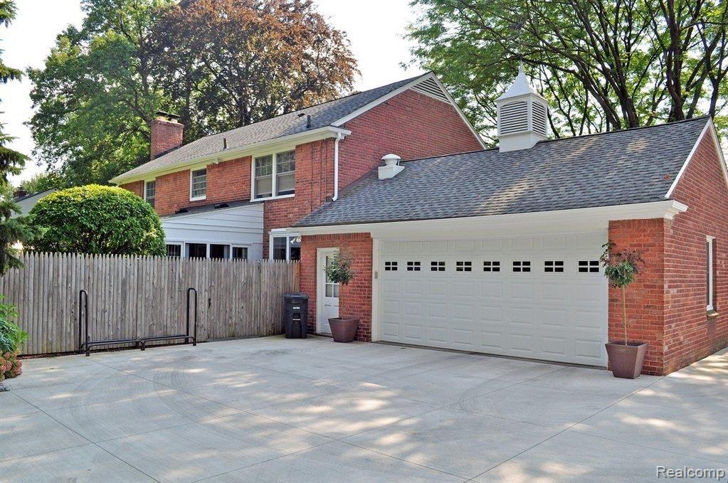 262 Lincoln Road Grosse Pointe, MI 48230 - Photo 34 of 37 262 Lincoln - Garage.jpg