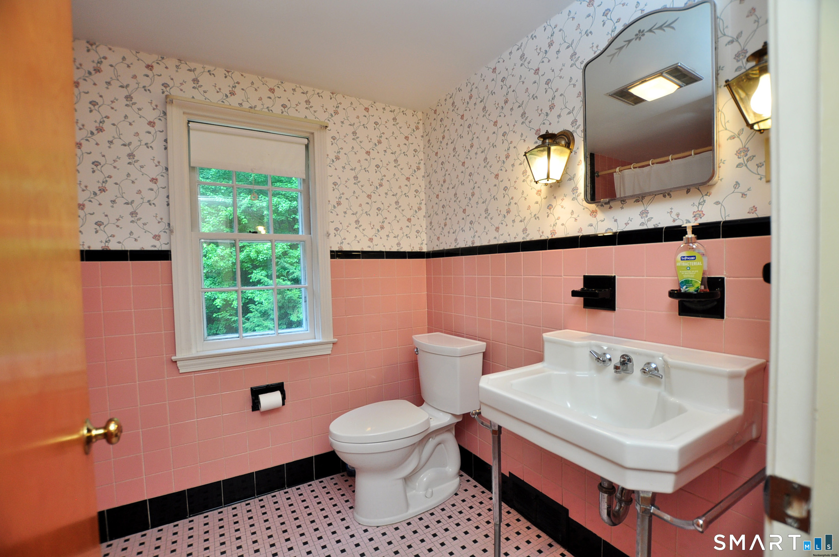 220 Arch Road Avon, CT 06001 - Photo 23 of 32