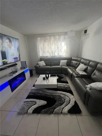 $1,750 | 666 West 81st Street, Unit 407, Hialeah, FL 33014
