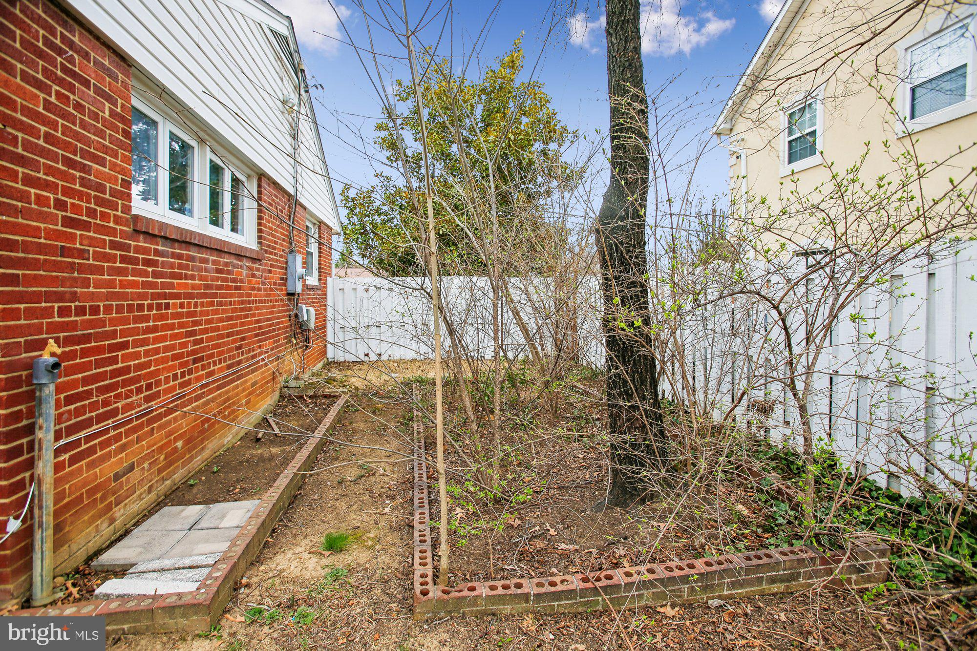6621 Edsall Road Springfield, VA 22151 - Photo 30 of 42 a view of a pathway of a house