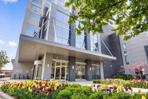 $397,000 | 1901 South Calumet Avenue, Unit 2712, Chicago, IL 60616
