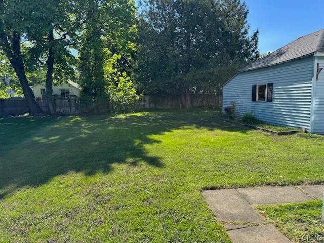 526 Broadway Street Oneida, NY 13421 - Photo 8 of 35 Nice yard
