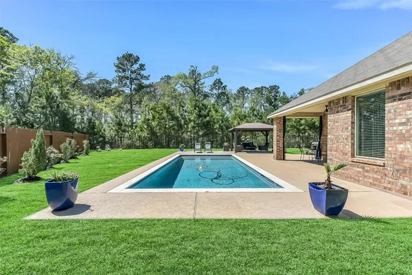 a view of a house with yard and tree s