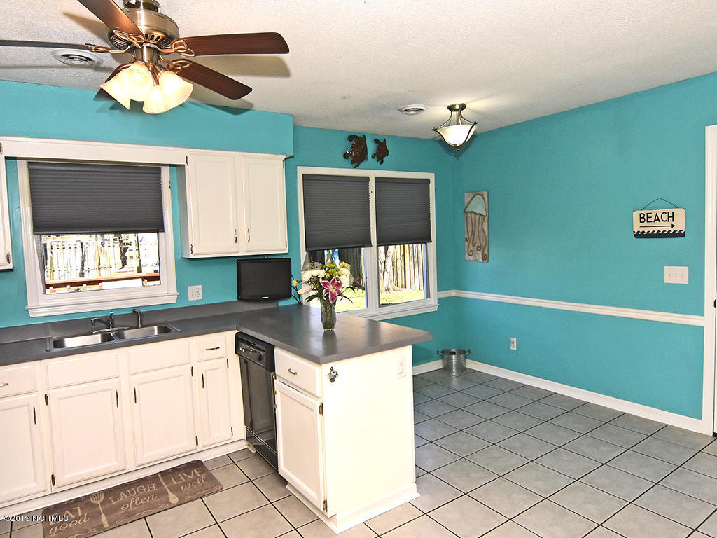 6001 Fallen Tree Road Wilmington, NC 28405 - Photo 12 of 28 Kitchen and Dining