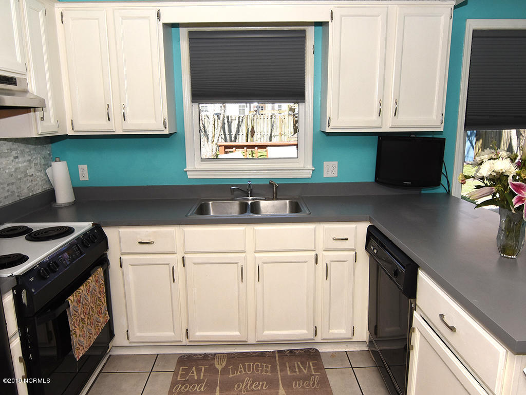 6001 Fallen Tree Road Wilmington, NC 28405 - Photo 13 of 28 Kitchen