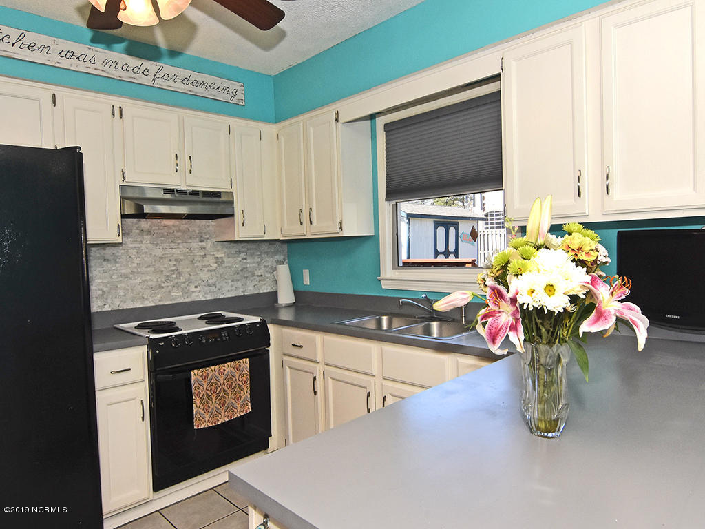 6001 Fallen Tree Road Wilmington, NC 28405 - Photo 10 of 28 Kitchen 2