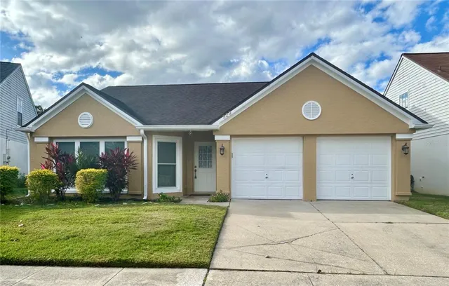 a view of a house with a yard