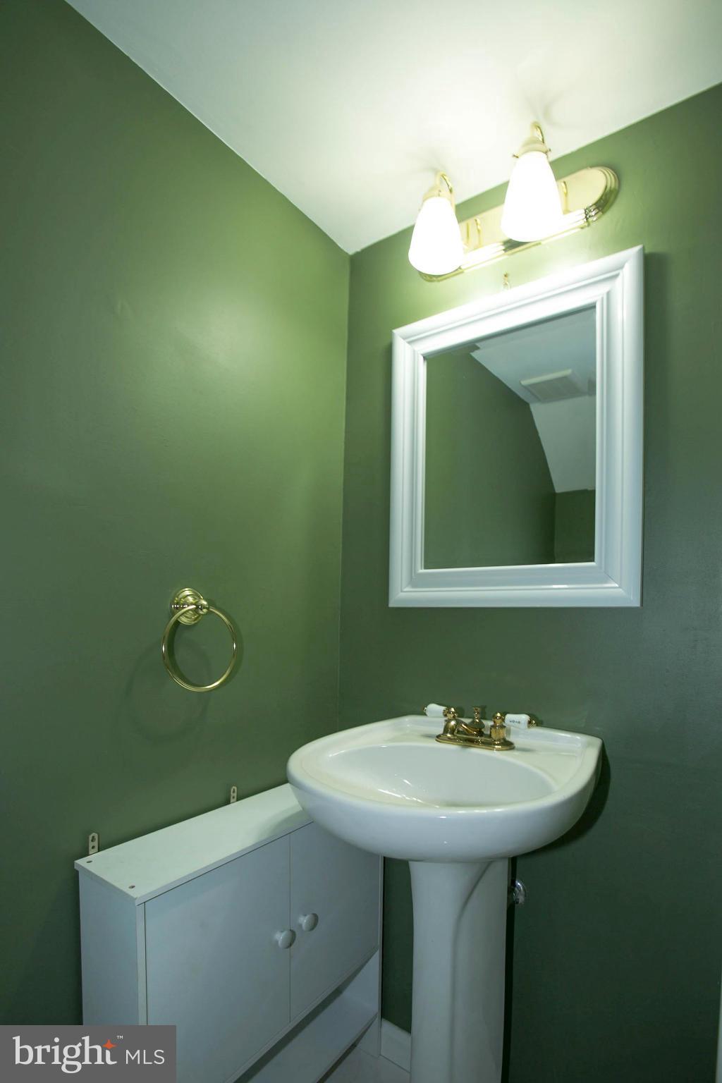 8358 Forrester Boulevard, Unit 471 Springfield, VA 22152 - Photo 15 of 30 Bath